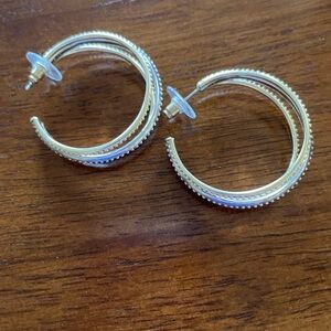 EEUC Kendra Scott earrings. Gold and silver. Minimal wear.